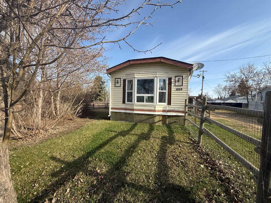 Picture of 5010 49 Avenue , Berwyn Real Estate Listing