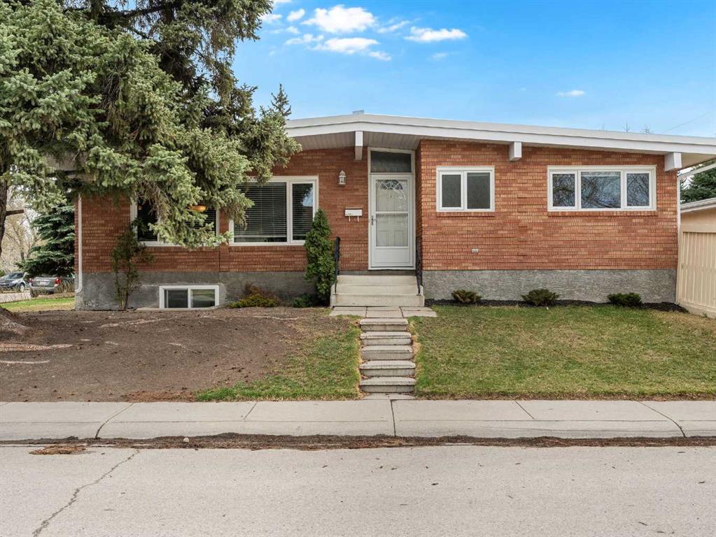Picture of 4203 Vauxhall Crescent NW, Calgary Real Estate Listing