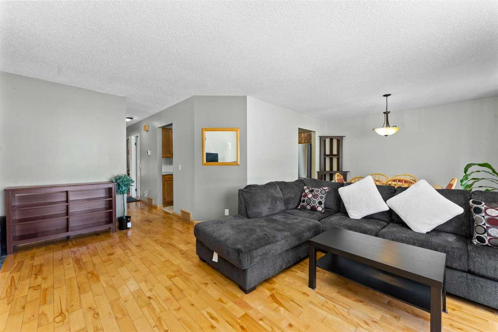 Picture of 108 Beddington Circle NE, Calgary Real Estate Listing