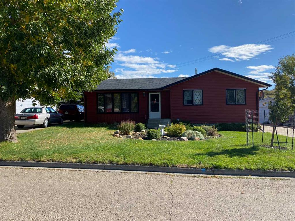 Picture of 373 Canyon Crescent , Pincher Creek Real Estate Listing