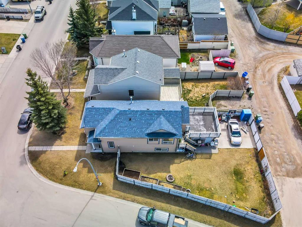 Picture of 15967 Everstone Road SW, Calgary Real Estate Listing