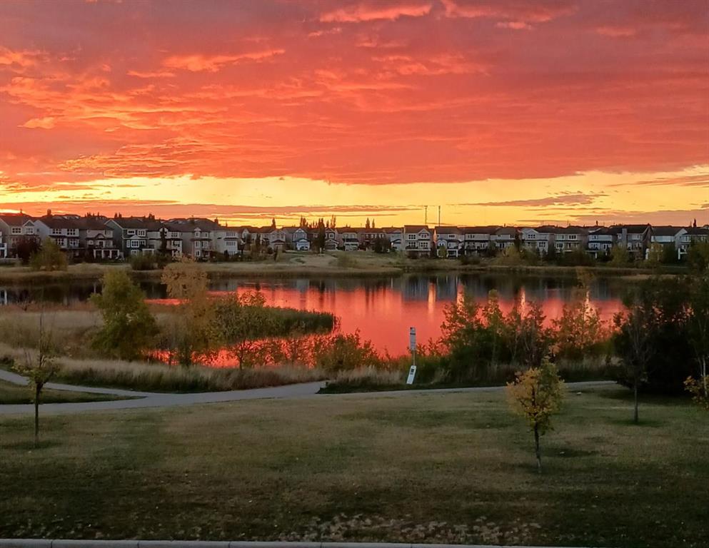 Picture of 619 Copperpond Circle SE, Calgary Real Estate Listing
