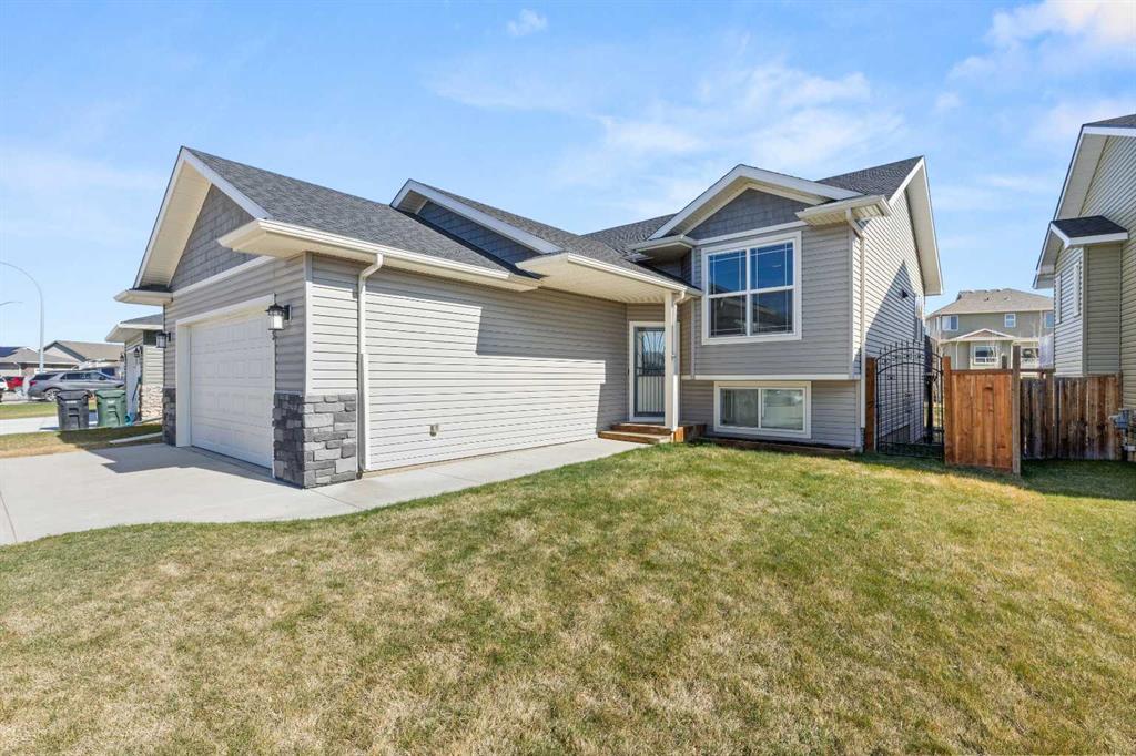 Picture of 83 Valarosa Drive , Didsbury Real Estate Listing