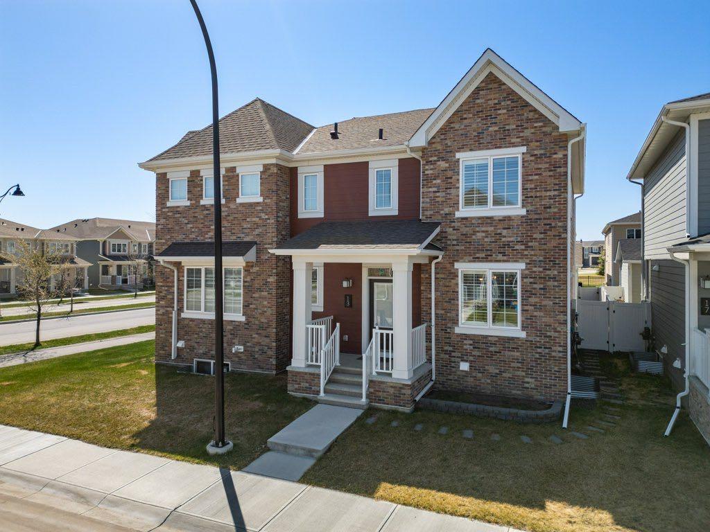 Picture of 13 Yorkstone Grove SW, Calgary Real Estate Listing