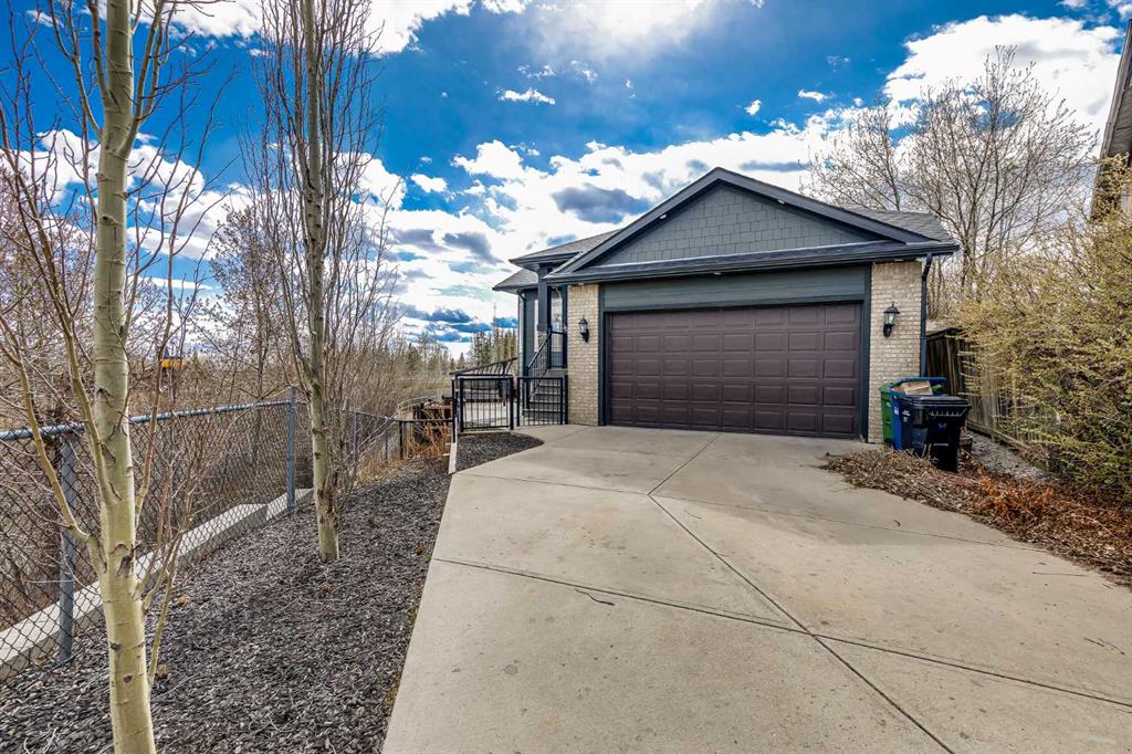 Picture of 24 Royal Highland Court NW, Calgary Real Estate Listing