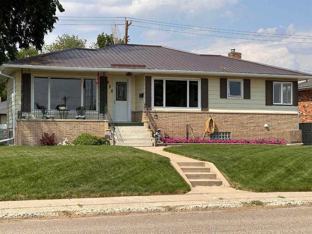 Picture of 688 8th Street SW, Medicine Hat Real Estate Listing