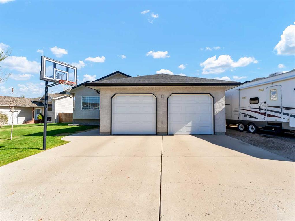 Picture of 11 Riverview Place SE, Redcliff Real Estate Listing