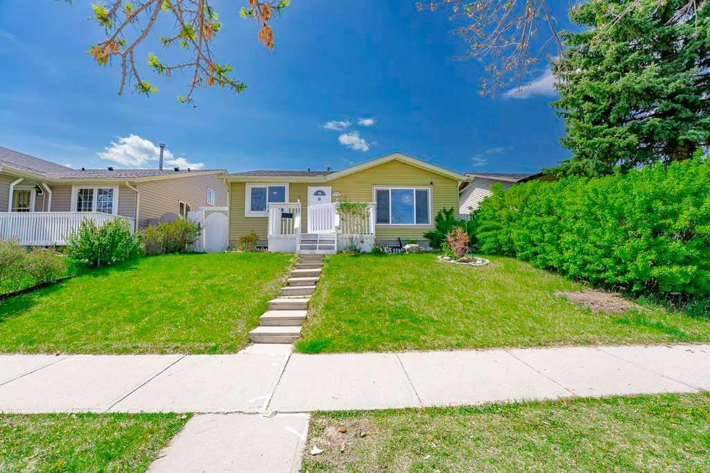 Picture of 159 Castlebrook Drive NE, Calgary Real Estate Listing