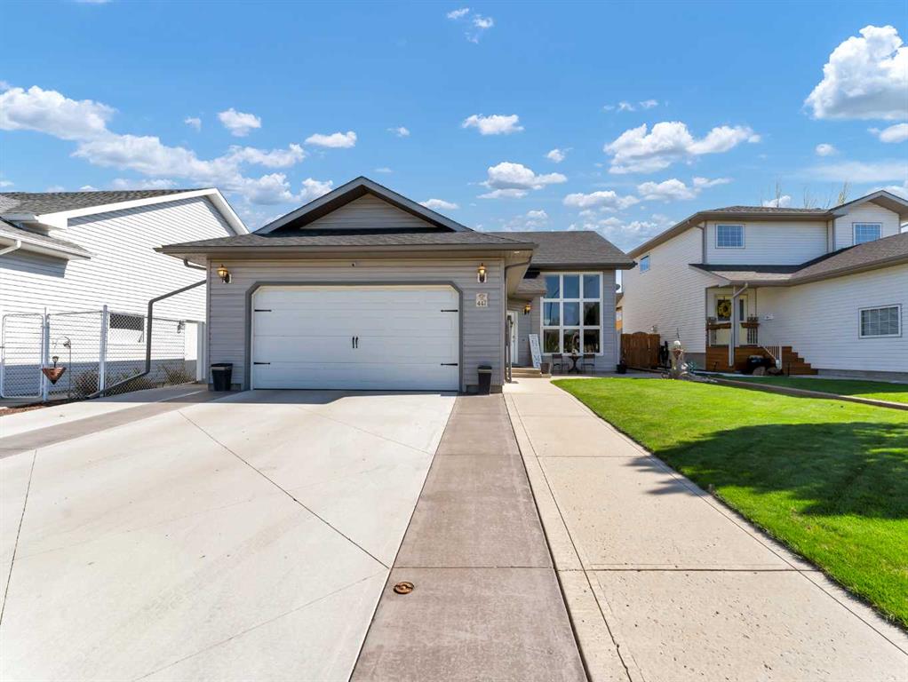 Picture of 447 Vista Drive SE, Medicine Hat Real Estate Listing