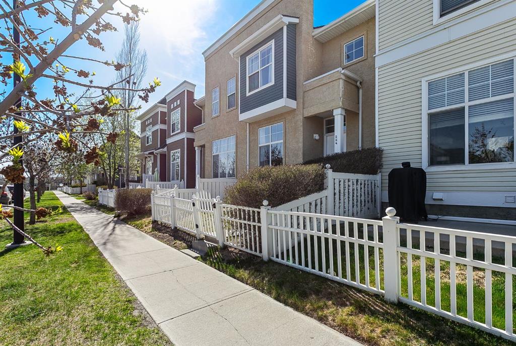 Picture of 224 Mckenzie Towne Link SE, Calgary Real Estate Listing