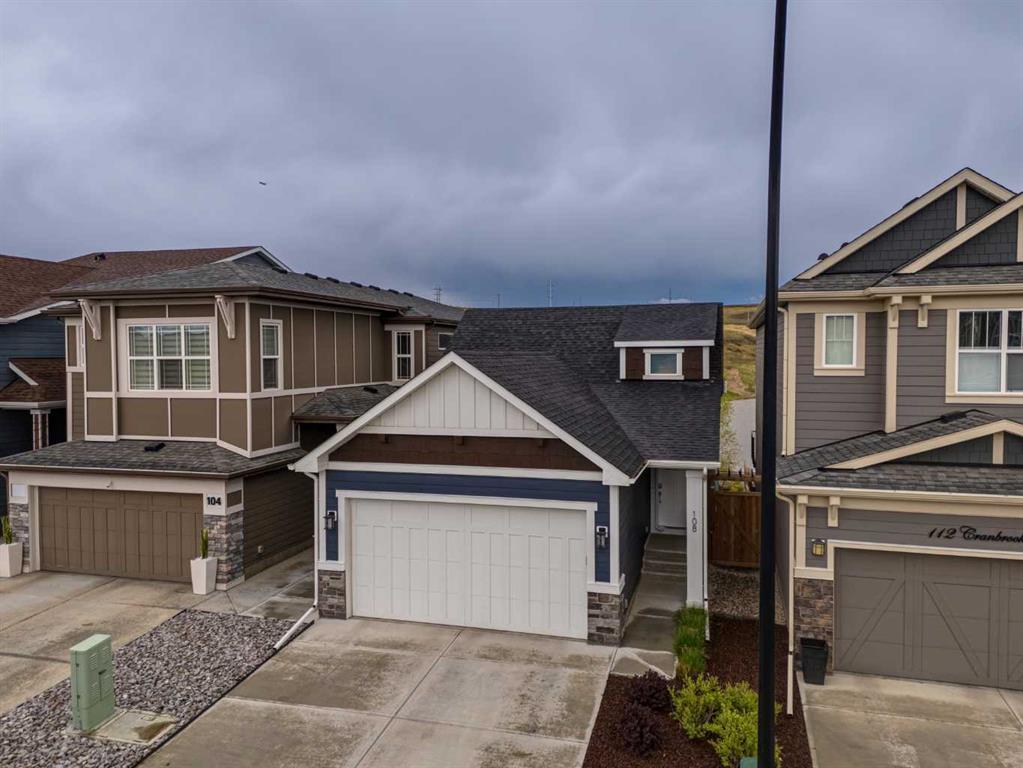 Picture of 108 Cranbrook Gardens SE, Calgary Real Estate Listing