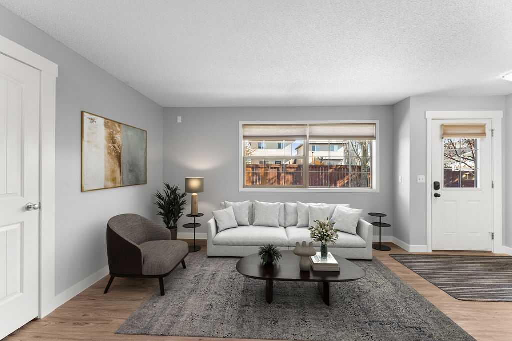 Picture of 102, 31 Everridge Square SW, Calgary Real Estate Listing