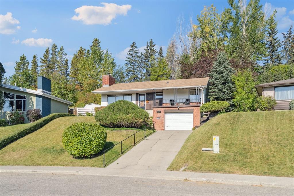 Picture of 14 Hawthorne Crescent NW, Calgary Real Estate Listing