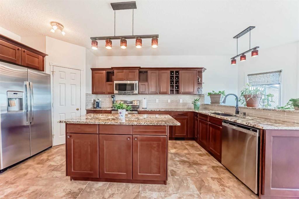 Picture of 87 Hidden Ranch Close NW, Calgary Real Estate Listing