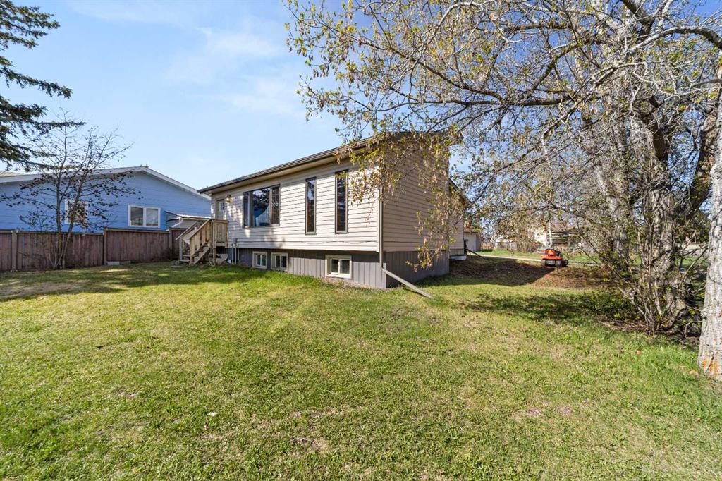 Picture of 1130 23 Street , Didsbury Real Estate Listing