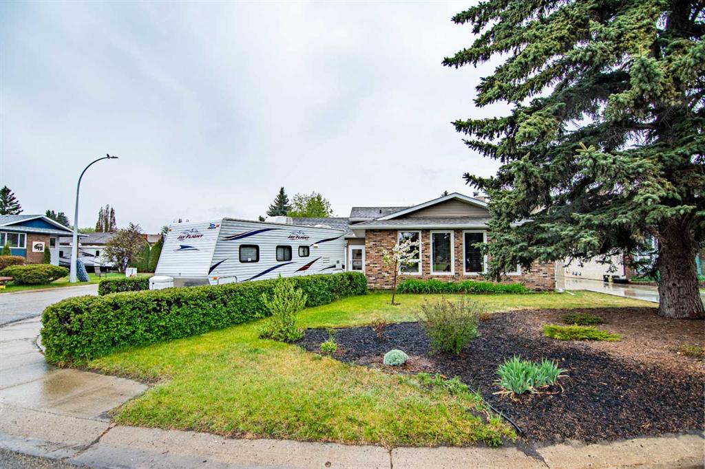 Picture of 41 Willow Crescent , Lacombe Real Estate Listing
