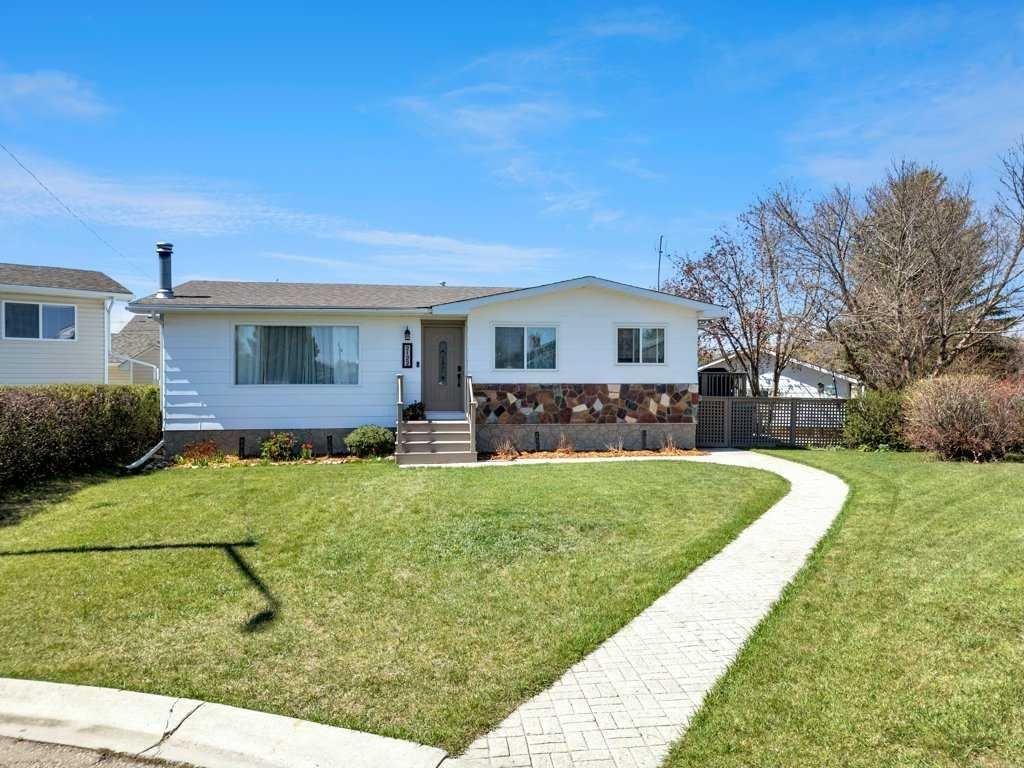 Picture of 2122 13 Avenue , Didsbury Real Estate Listing