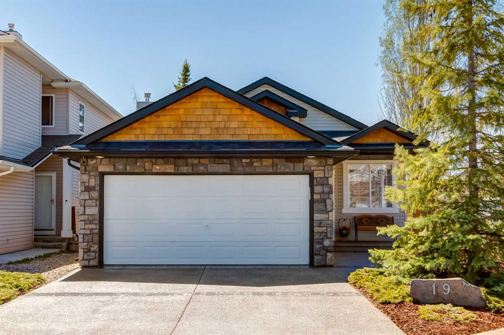 Picture of 19 Rockmont Court NW, Calgary Real Estate Listing