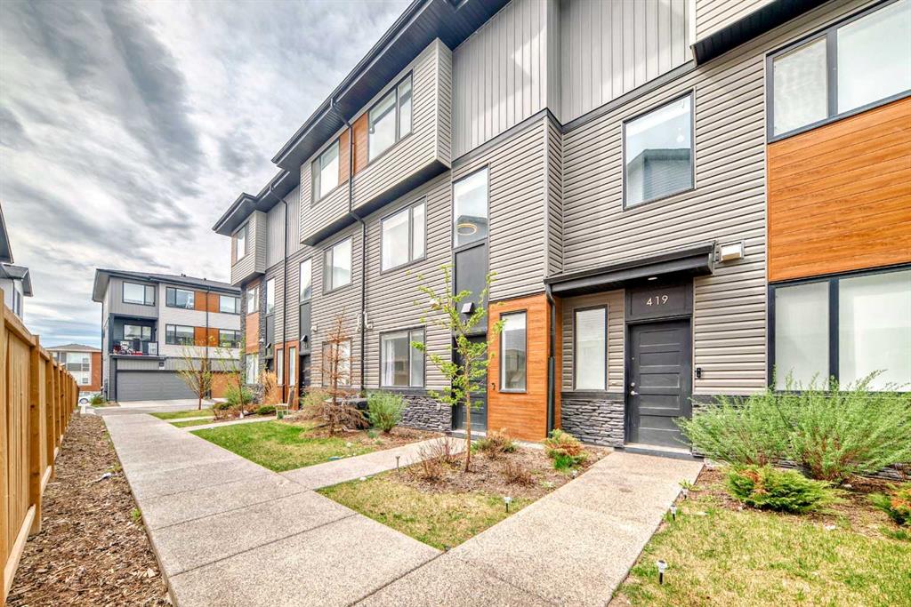 Picture of 421 Corner Glen Circle NE, Calgary Real Estate Listing
