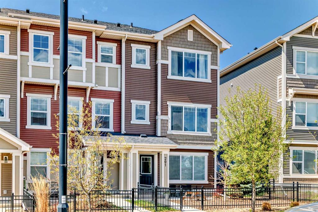 Picture of 201 Sundown Road , Cochrane Real Estate Listing