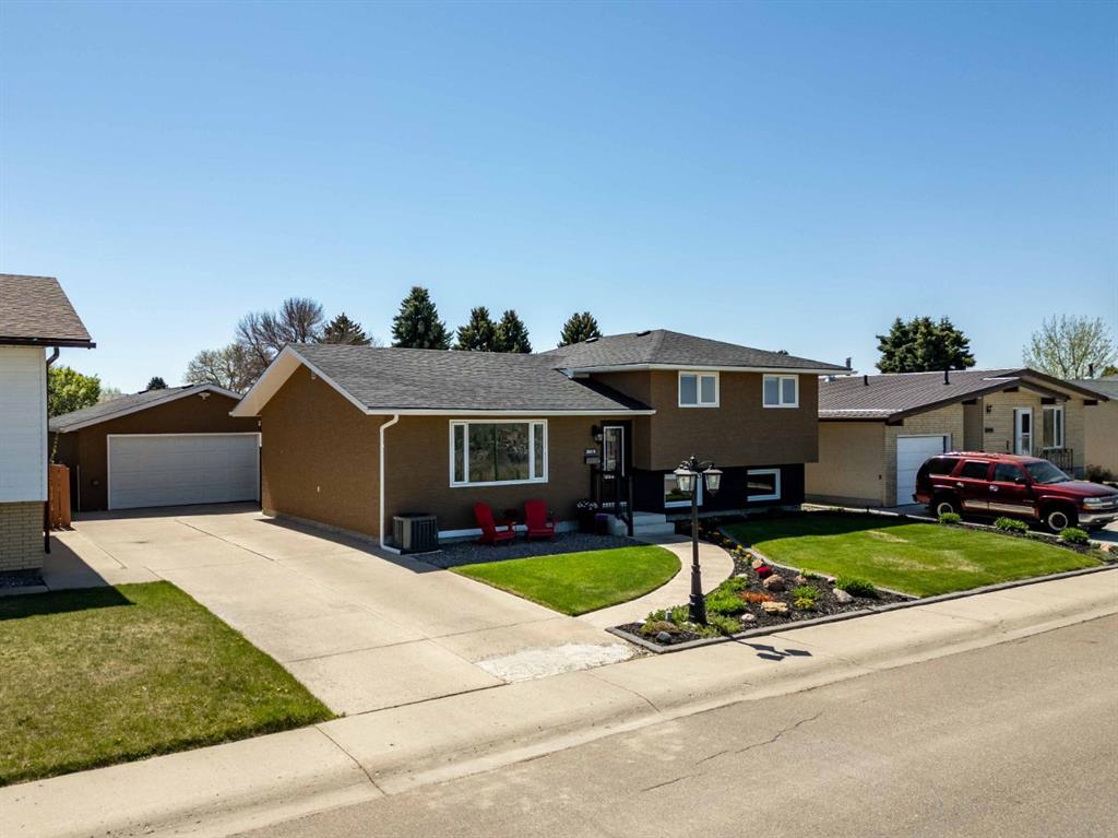 Picture of 2015 Crestwood Drive SE, Medicine Hat Real Estate Listing