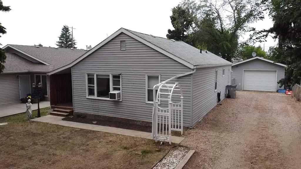 Picture of 1034 11 Avenue , Wainwright Real Estate Listing