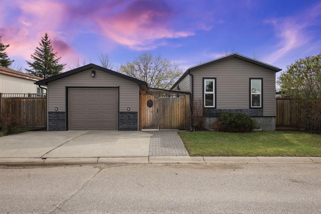 Picture of 946 Briarwood Crescent , Strathmore Real Estate Listing
