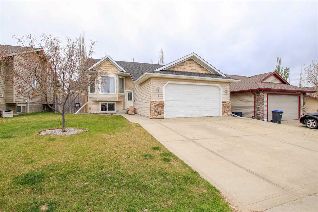 Picture of 9 Lyon Crescent , Sylvan Lake Real Estate Listing
