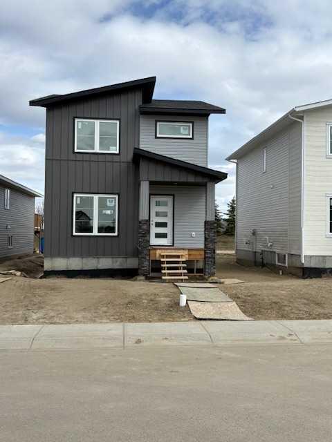 Picture of 105 Aztec Crescent , Blackfalds Real Estate Listing