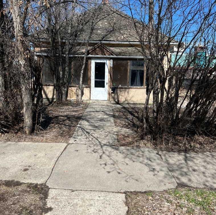 Picture of 670 8 Street SE, Medicine Hat Real Estate Listing