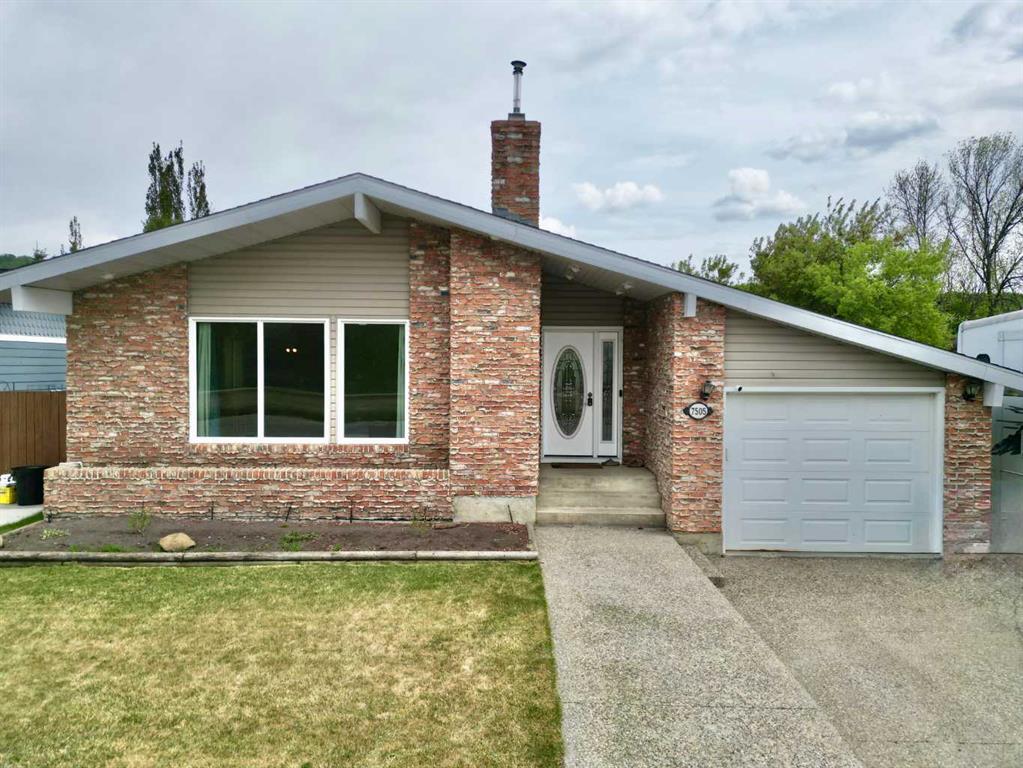 Picture of 7505 96 Street , Peace River Real Estate Listing