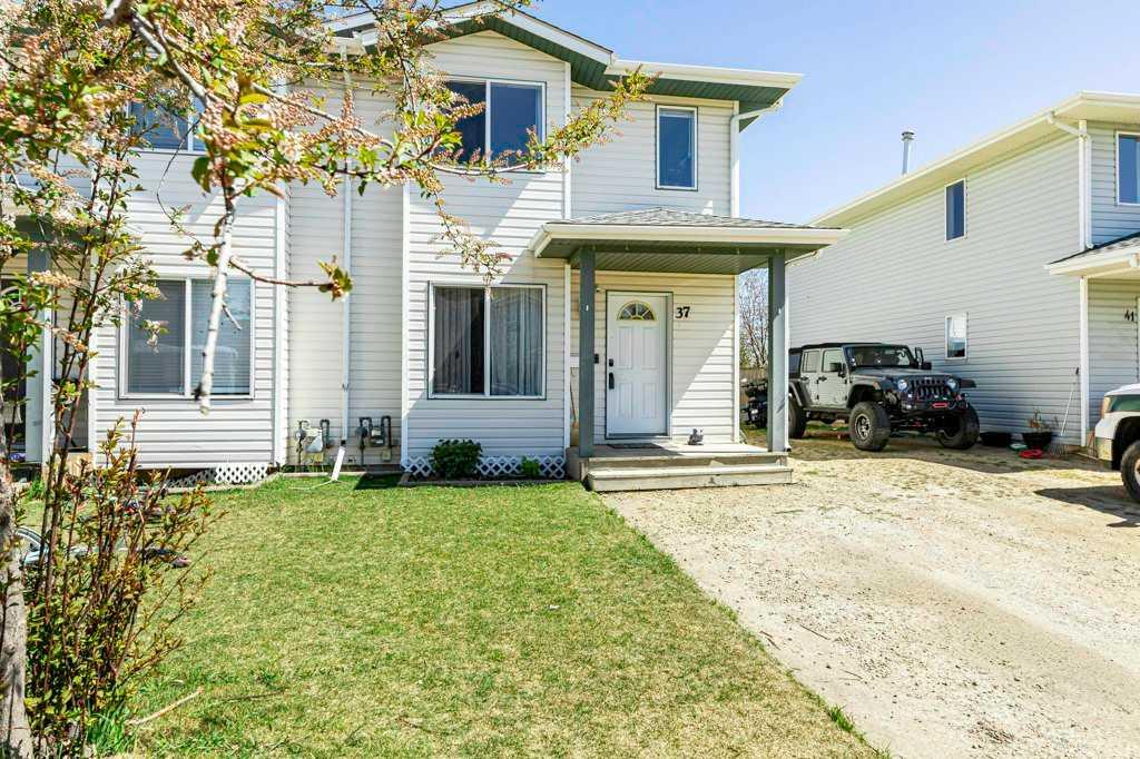 Picture of 37 Lakeview AvenueClose , Blackfalds Real Estate Listing