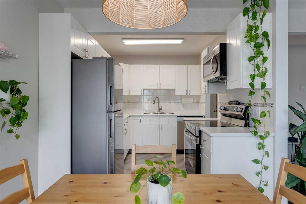 Picture of 20, 567 Edmonton Trail NE, Airdrie Real Estate Listing