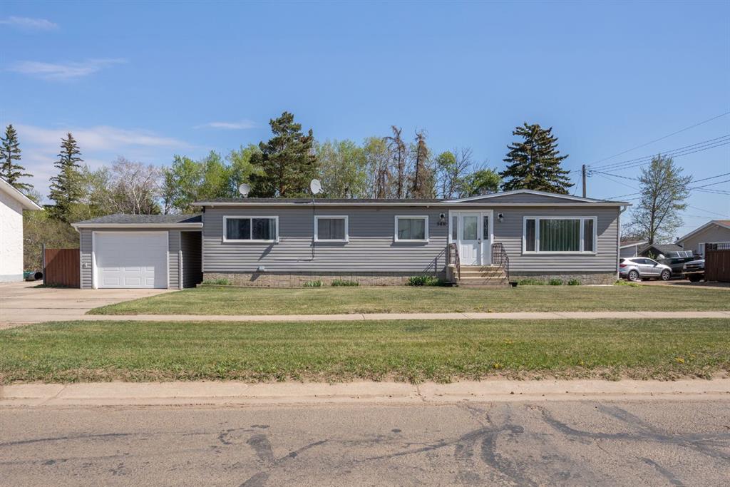 Picture of 5410 51 Avenue , Daysland Real Estate Listing