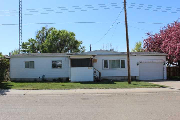 Picture of 205 4 Street W, Bow Island Real Estate Listing