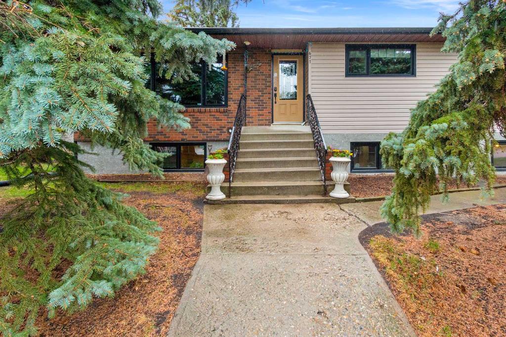 Picture of 671 Wallace Drive , Carstairs Real Estate Listing