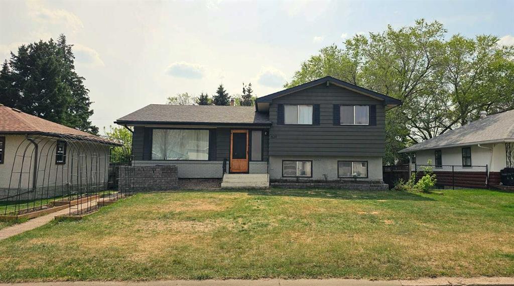 Picture of 629 7 Avenue , Wainwright Real Estate Listing
