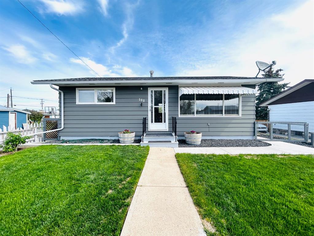 Picture of 108 3 Avenue E, Oyen Real Estate Listing