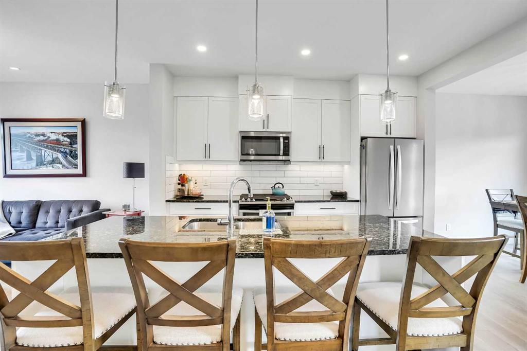 Picture of 2911 136 Avenue NW, Calgary Real Estate Listing