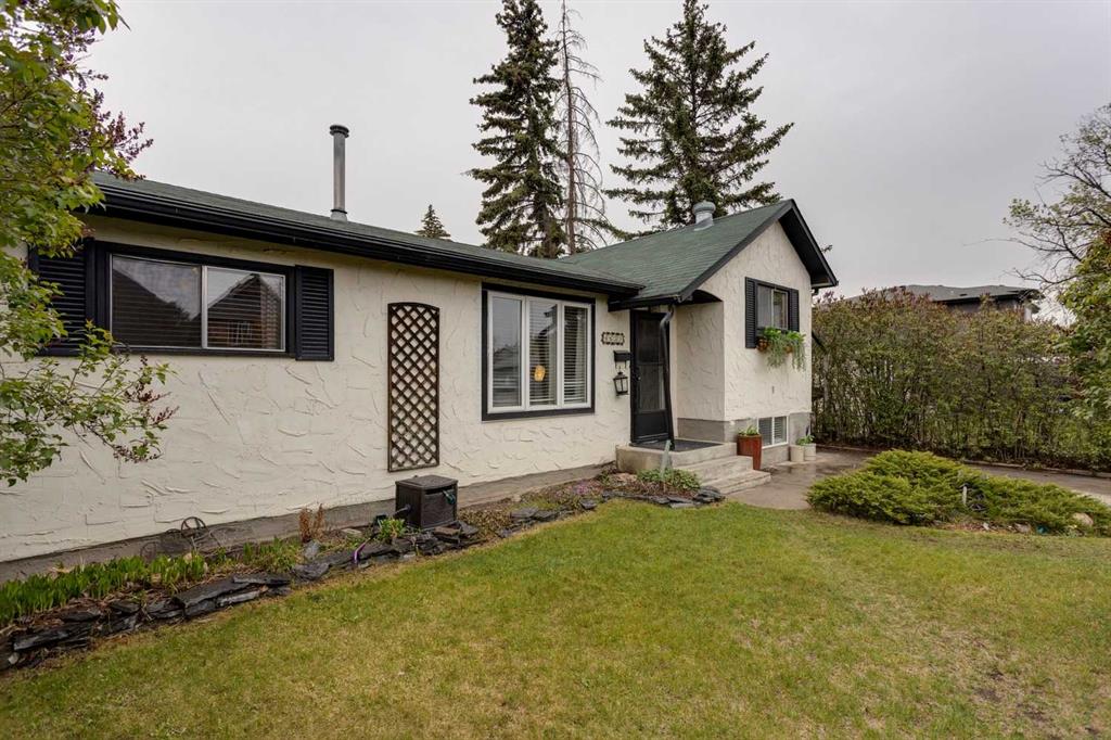 Picture of 4631 81 Street NW, Calgary Real Estate Listing