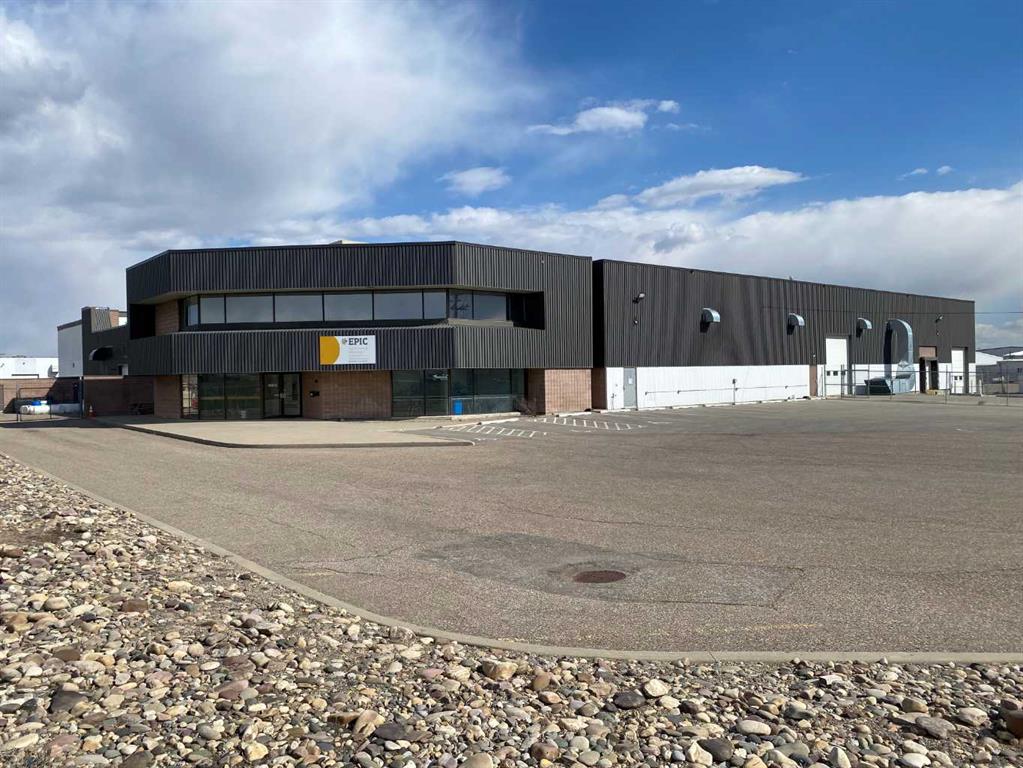 Picture of 2525 36 Street N, Lethbridge Real Estate Listing