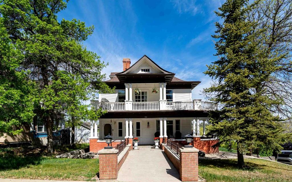 Picture of 106 3 Street SE, Medicine Hat Real Estate Listing