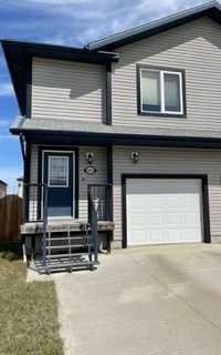 Picture of 2822 11 AVENUE Avenue , Wainwright Real Estate Listing