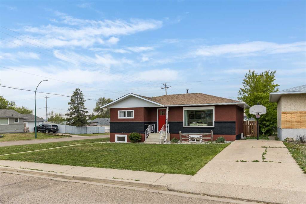Picture of 438 4 Street SE, Redcliff Real Estate Listing
