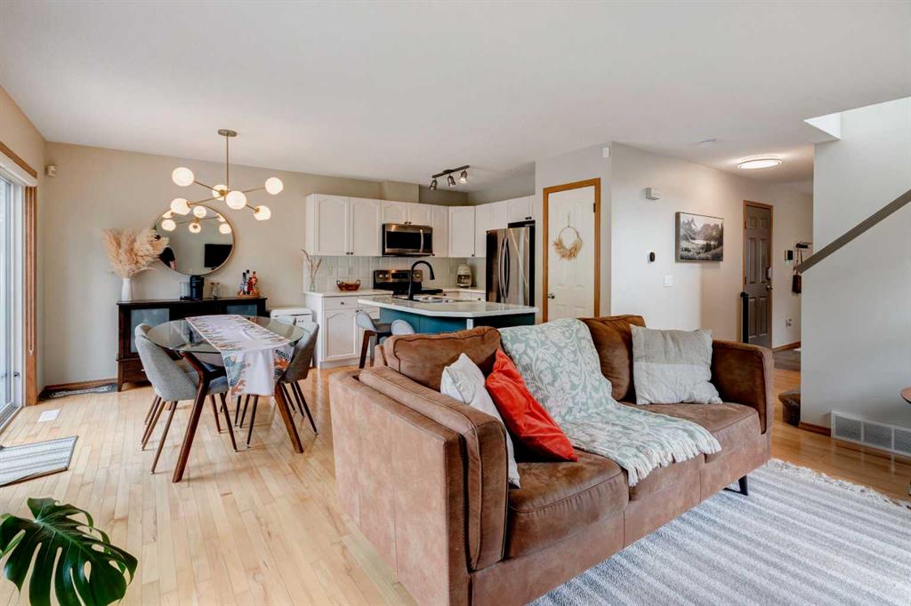 Picture of 109 Rocky Vista Circle NW, Calgary Real Estate Listing