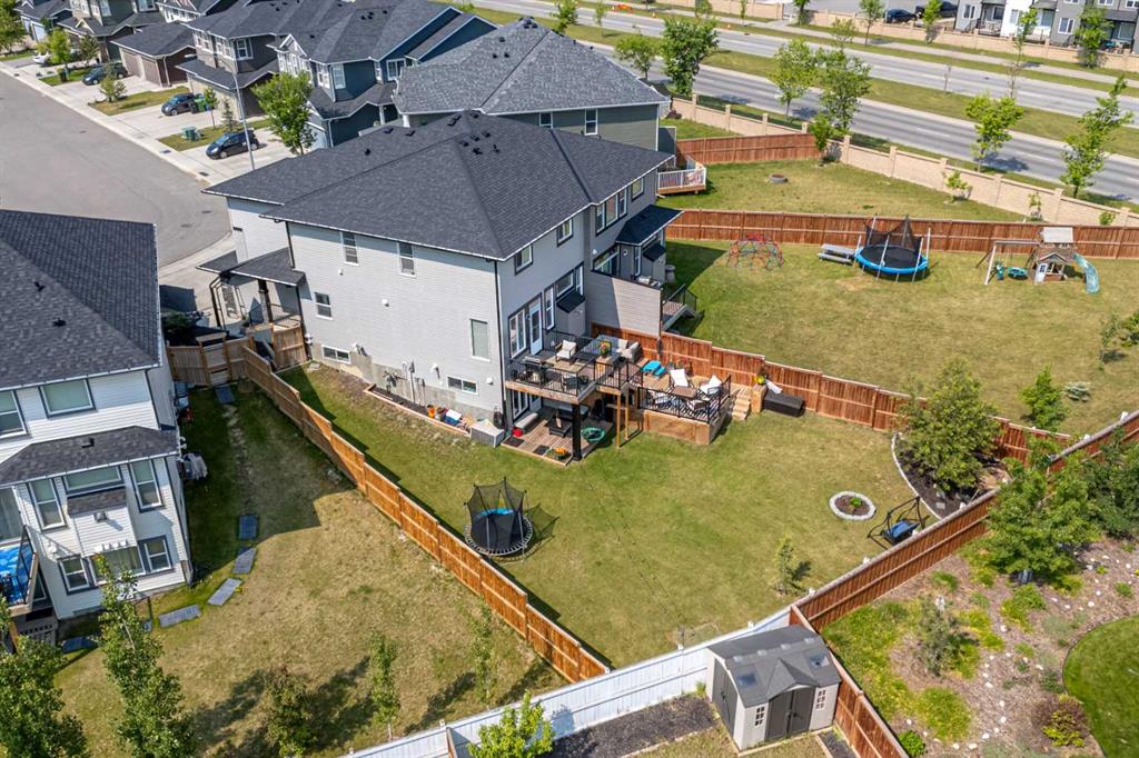 Picture of 37 Evansglen Mews NW, Calgary Real Estate Listing