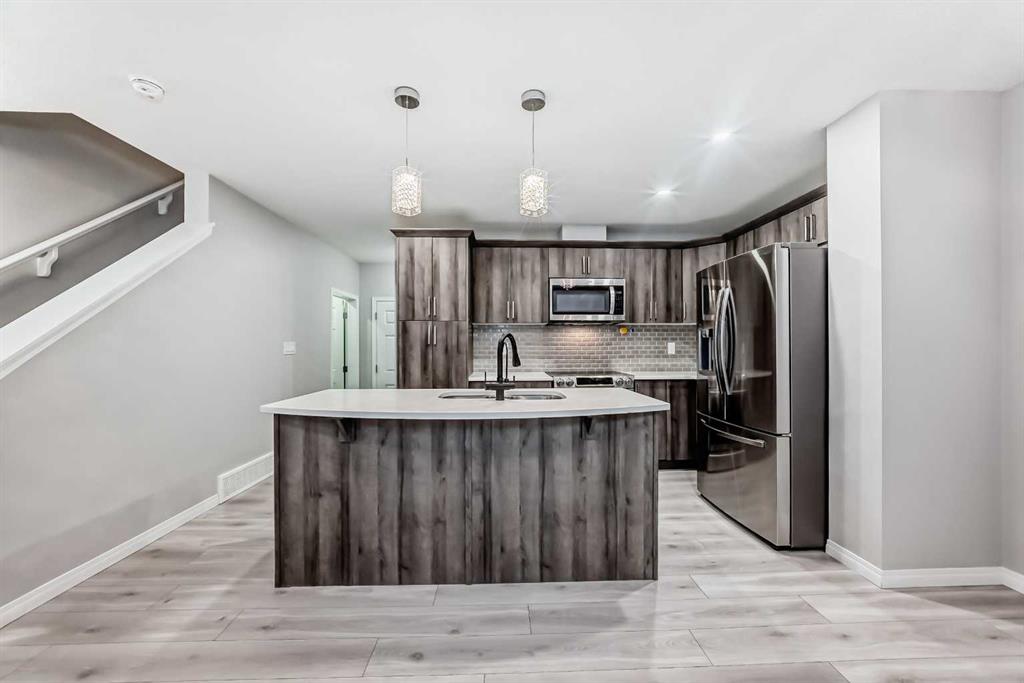 Picture of 1526 Carrington Boulevard NW, Calgary Real Estate Listing