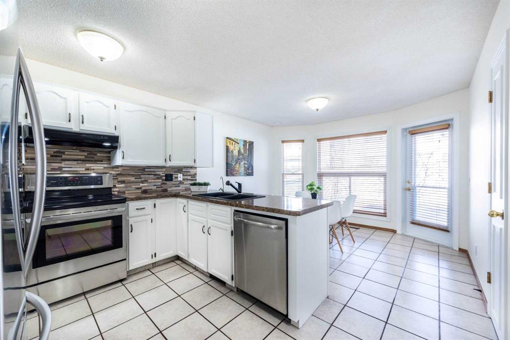 Picture of 251 Douglas Woods Drive SE, Calgary Real Estate Listing