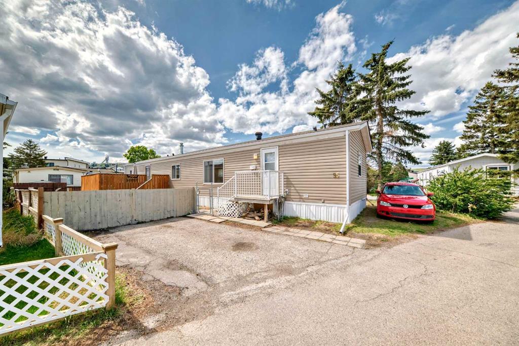 Picture of 95, 3223 83 Street NW, Calgary Real Estate Listing