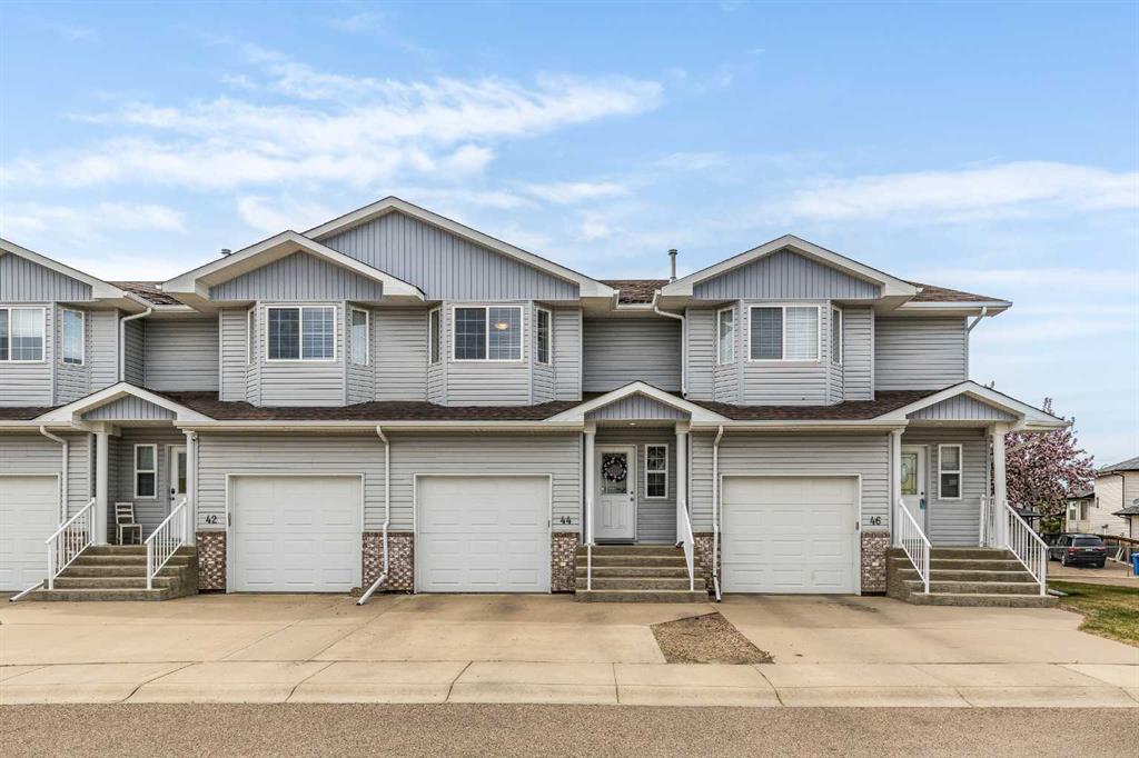 Picture of 44 Saamis Meadows Lane SW, Medicine Hat Real Estate Listing